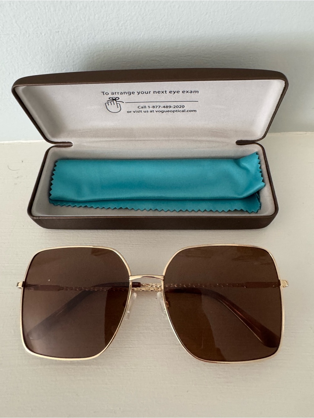 Sunglasses - Large lenses, brown, gold accents